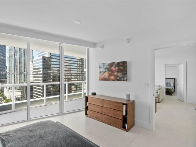 Building Photo - 495 Brickell Ave