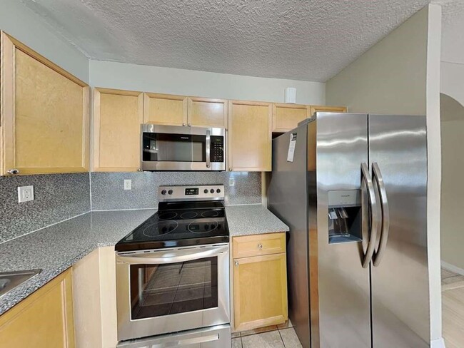Building Photo - 12751 SW 28th Ct