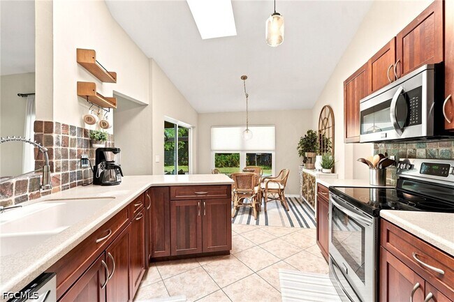 Building Photo - 18918 Cypress View Dr