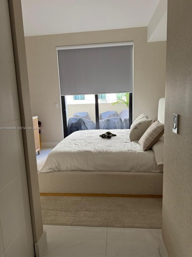 Building Photo - 301 Altara Ave