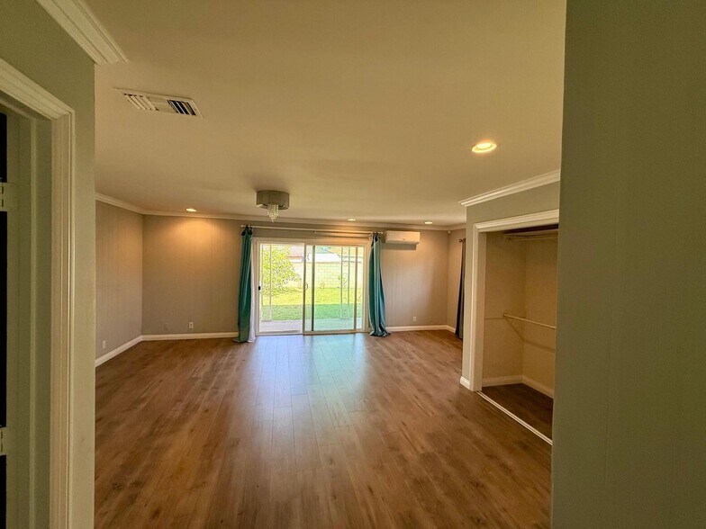Building Photo - 5656 Garypark Ave