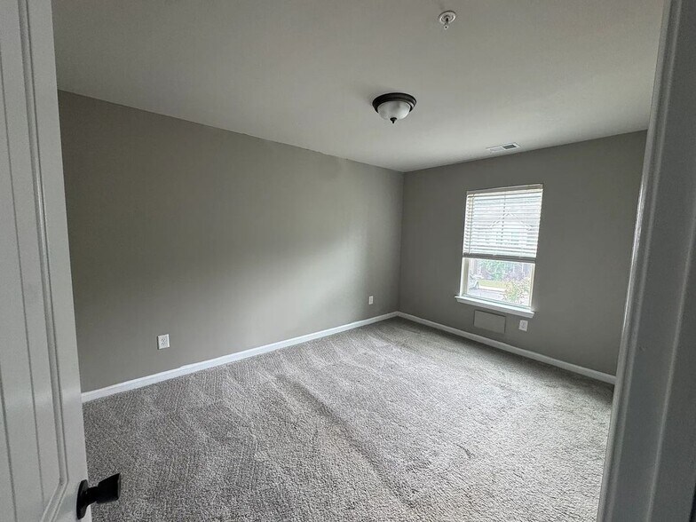 Building Photo - 2890 Bayrose Cir