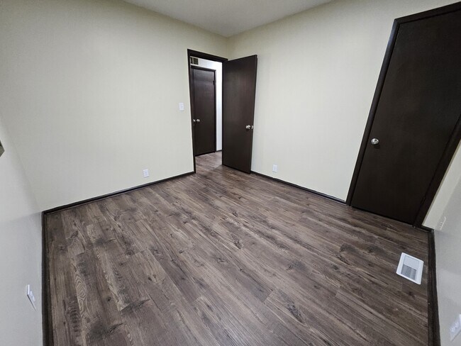 Building Photo - 3403 N Hartman Dr