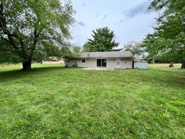 Building Photo - 6 Poe Ct