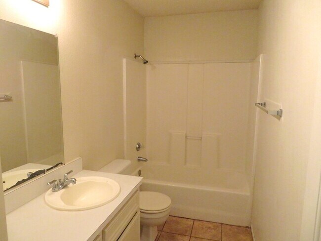 Building Photo - Beautiful Home Located In Shadow Hills & F...