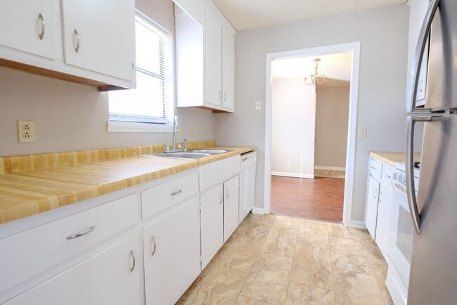 Building Photo - 119 St Andrews Ct