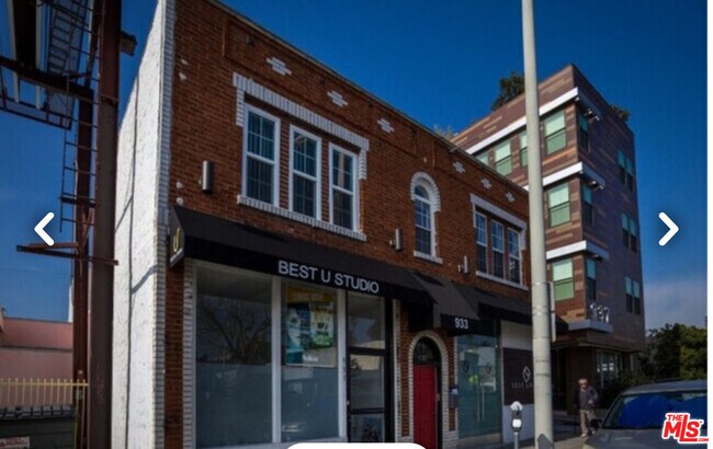 Building Photo - 933 N Fairfax Ave