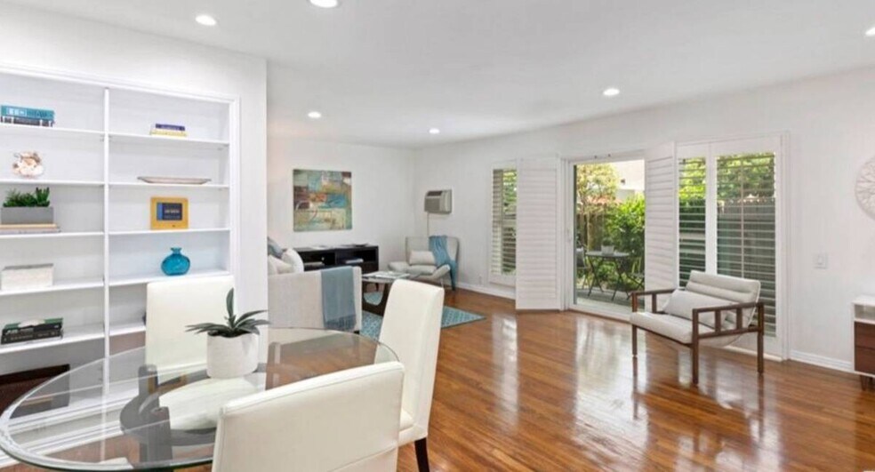 Building Photo - 11120 Queensland St