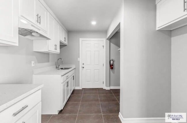 Building Photo - 2128 Norfolk Dr