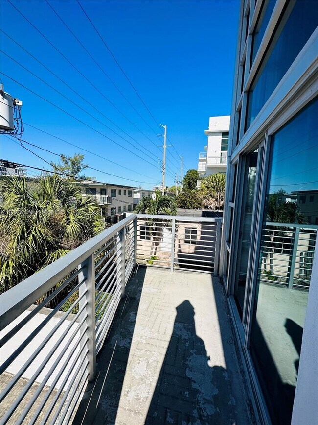 Building Photo - 7700 Collins Ave