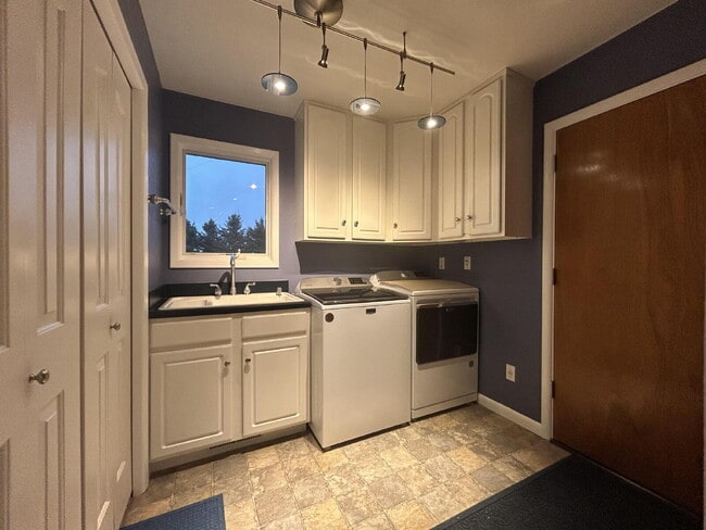 Building Photo - 2 Bed / 1 Bath Home on Farm Acreage – All Utilities Included!