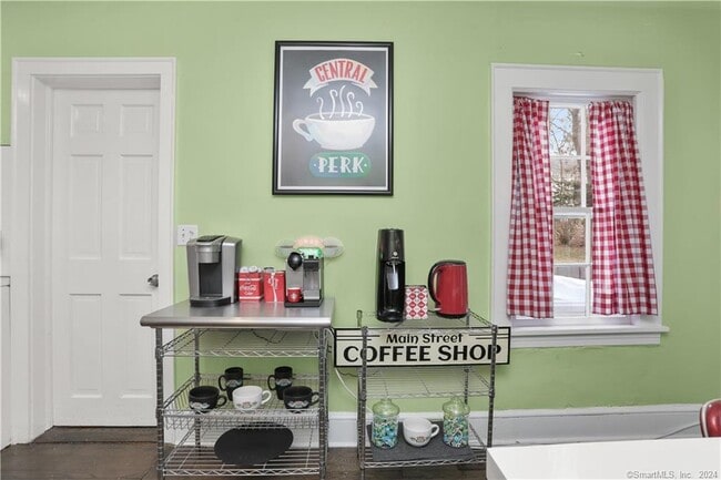 Building Photo - 61 Hillandale Rd