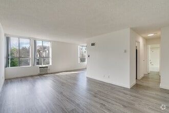 Interior Photo - 526 Ardmore