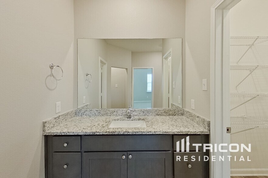 Building Photo - 1603 Cotton Blossom Ln