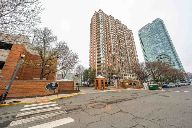 Building Photo - 20 2nd St