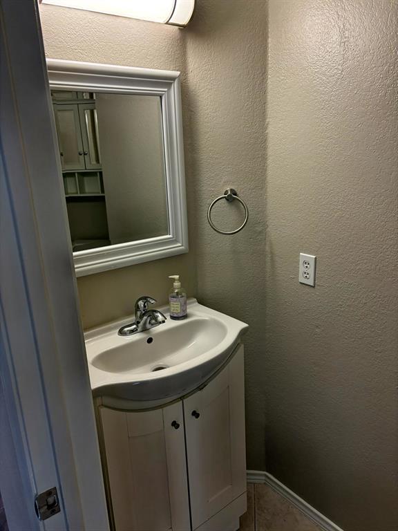 Building Photo - 14707 Single Trce