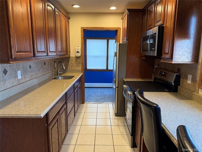 Building Photo - 8 William St