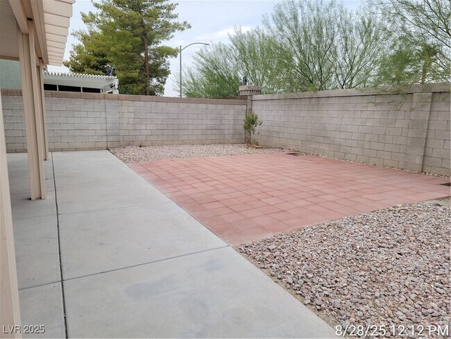 Building Photo - 818 Ribbon Grass Ave