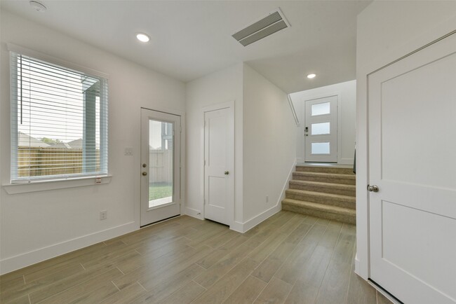 Building Photo - 1446 Shaded Rock Dr