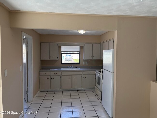 Building Photo - 965 Date Ave