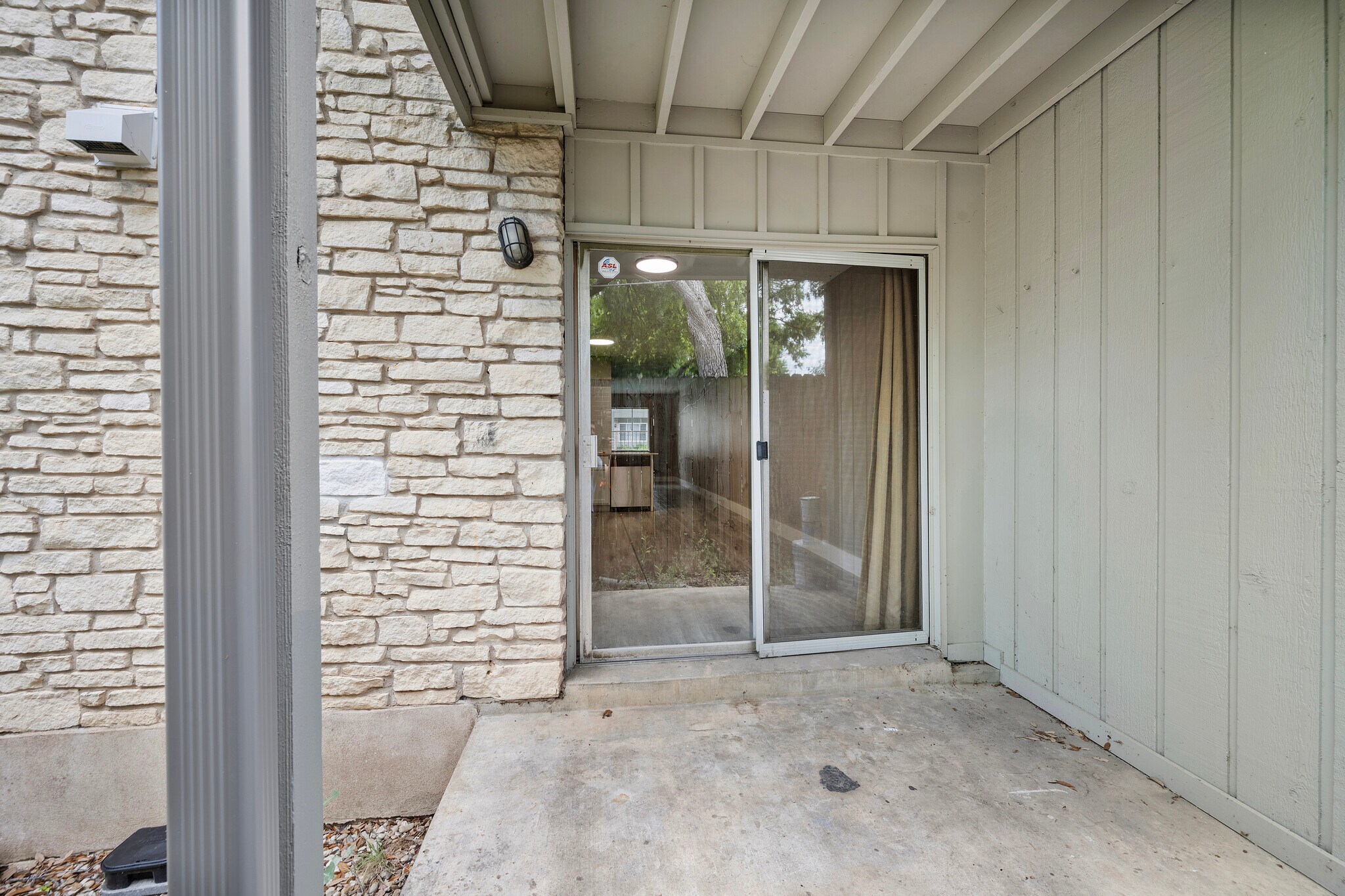 Patio - 2303 East Side Dr