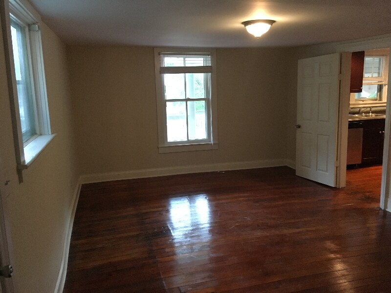 Building Photo - 936 W Beverley St