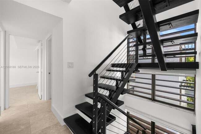 Building Photo - 225 E Enid Dr