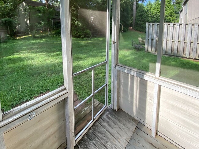 Building Photo - Rare Opportunity! Charming two bedroom house, walking distance to Franklin Street and UNC.
