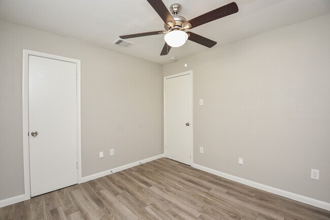 Building Photo - 3710 Dreyfus St