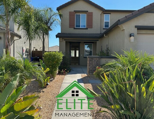 Building Photo - Charming and Spacious Home in Desirable El...