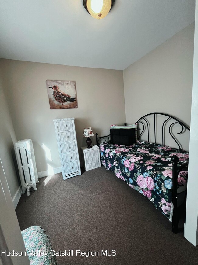 Building Photo - 6 Penrose Park