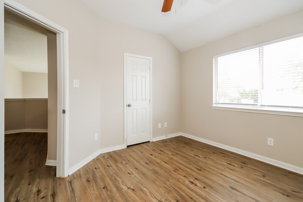 Building Photo - 13707 Broad Oaks Ln