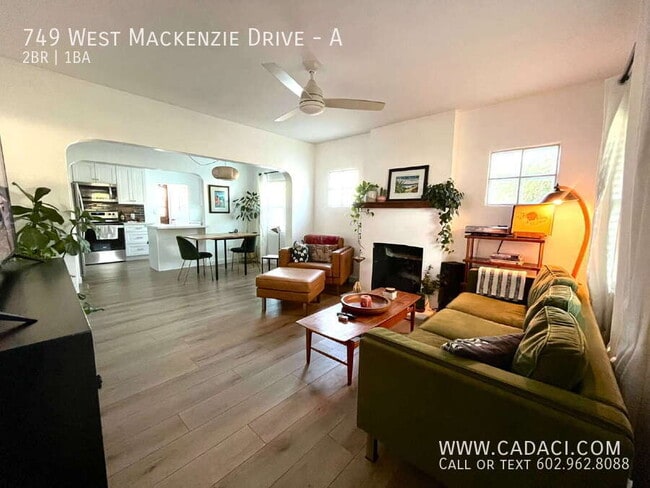 Building Photo - 749 W MacKenzie Dr