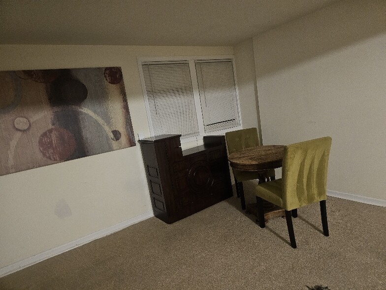 Building Photo - 7500 Harrison Ln