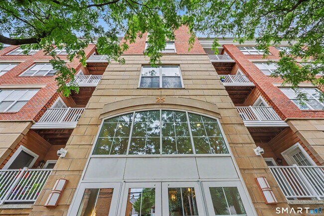 Building Photo - 25 Adams Ave
