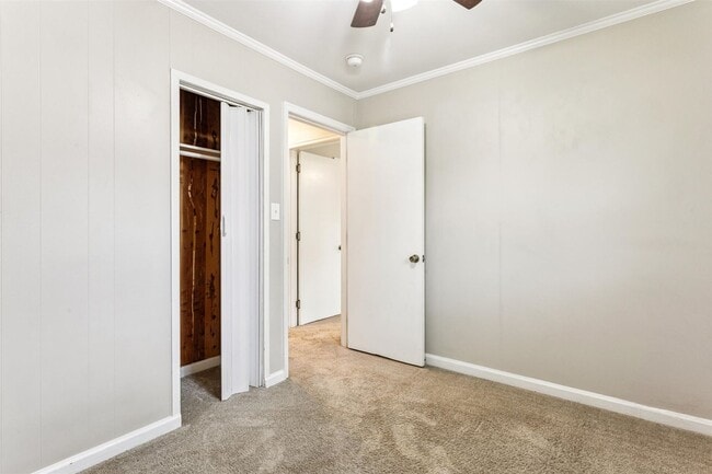 Building Photo - Charming brick rancher with modern kitchen...