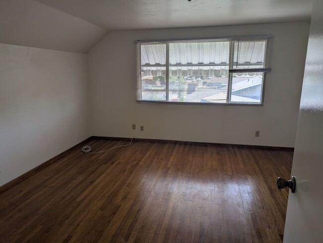 Building Photo - Updated Home!