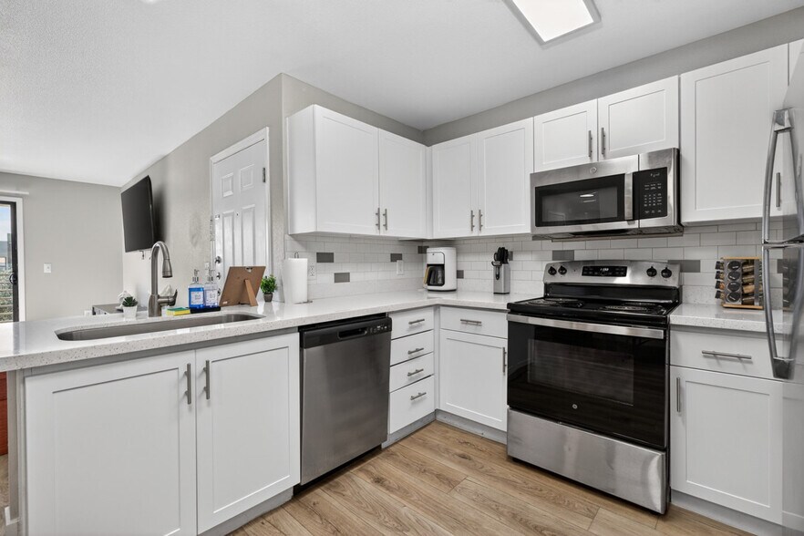 Building Photo - 15164 N 140th Dr