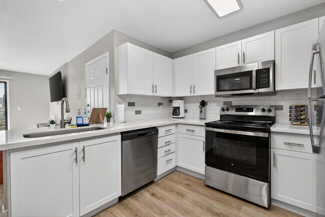 Building Photo - 15164 N 140th Dr