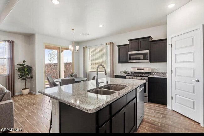 Building Photo - 253 Adamtowne Dr