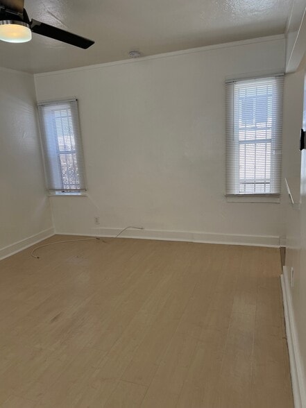 Building Photo - 1114 4/5 Tamarind Ave