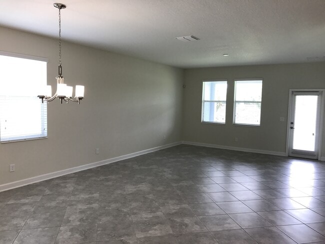 Building Photo - Just Listed! Newer 4/3 Home at The Oaks in...