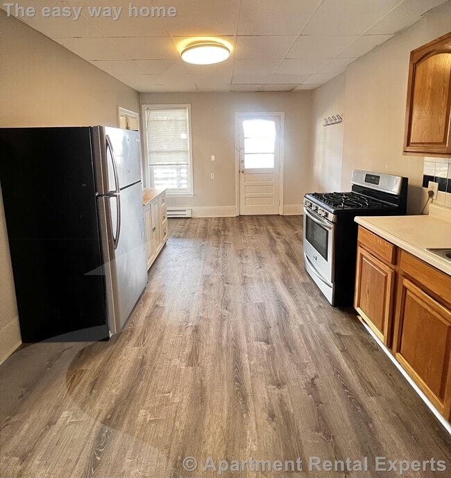 Building Photo - 9 School St