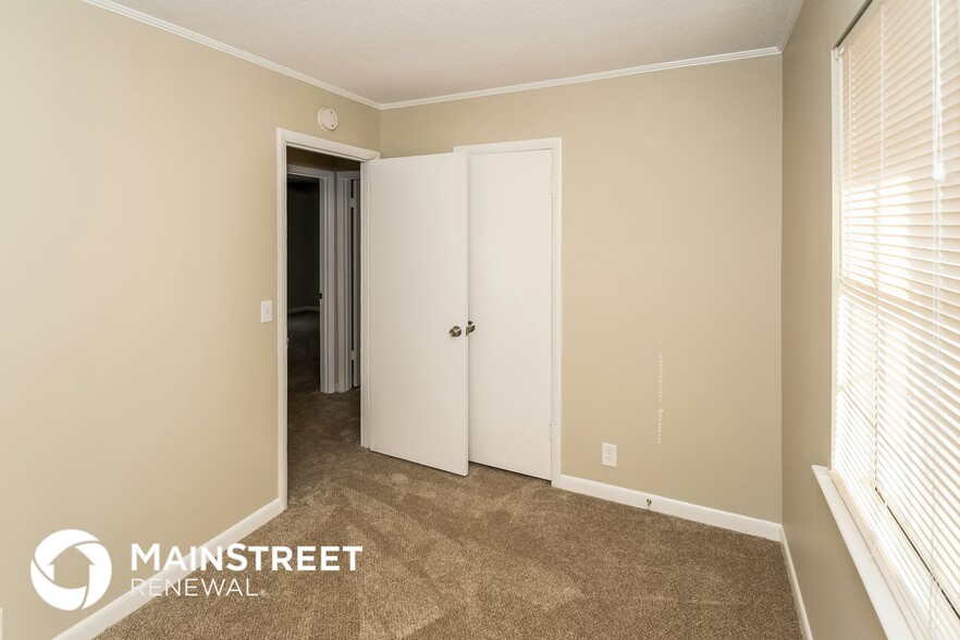 Building Photo - 1032 Sandy Brook Cir