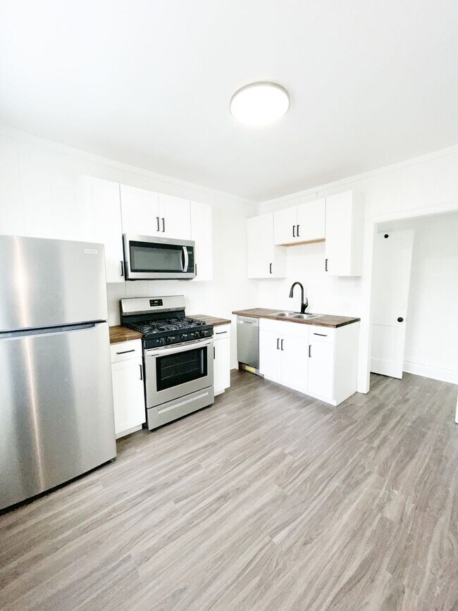 Building Photo - 709-711 Industry St