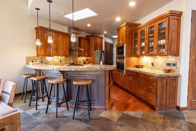 Building Photo - Furnished 3 Bedroom Entrada Home!!