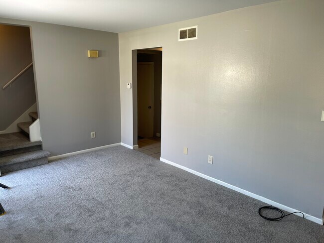 Building Photo - 4465 W Milham Ave