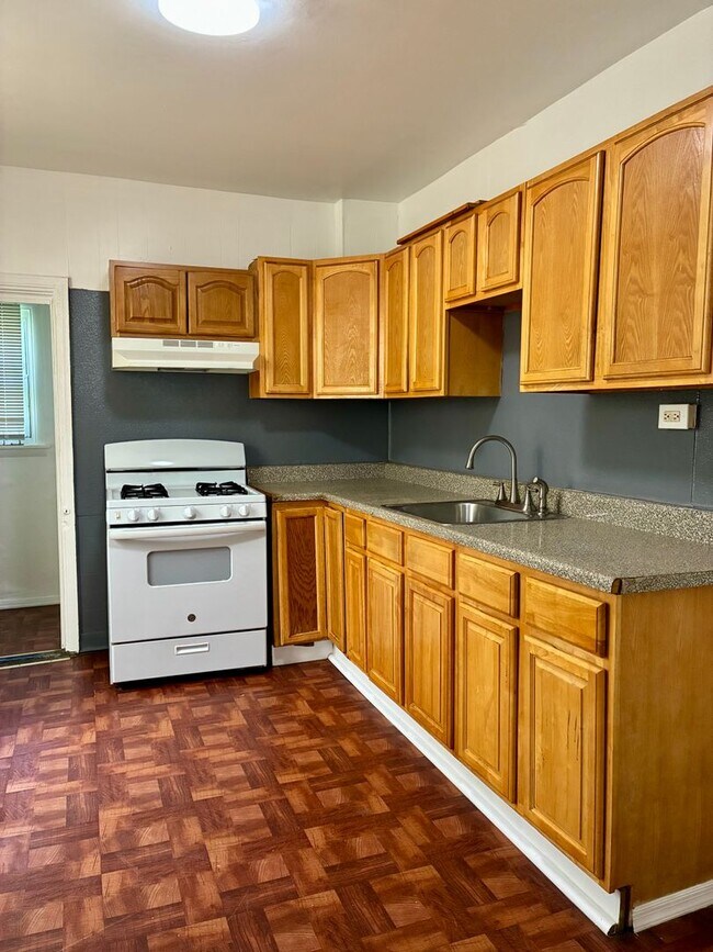 Building Photo - Spacious 3-Bedroom Home in North Philadelphia