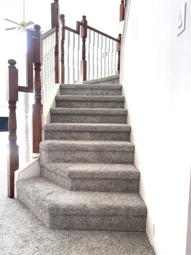 Building Photo - 6611 Sunrise Valley Ln