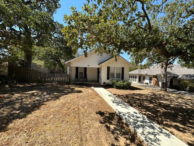 Primary Photo - Beautiful 3 bed/1.5 bath near UNT